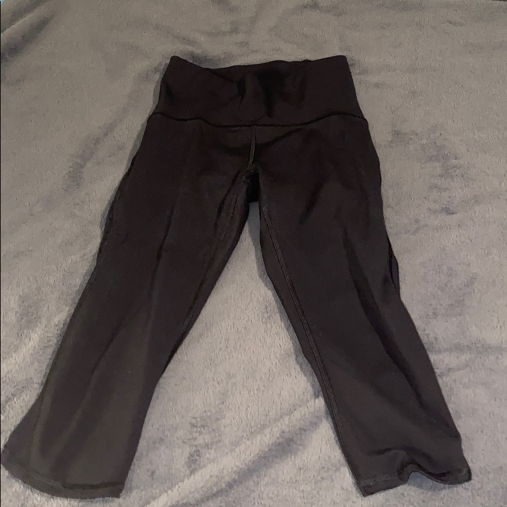 LULULEMON mesh capris